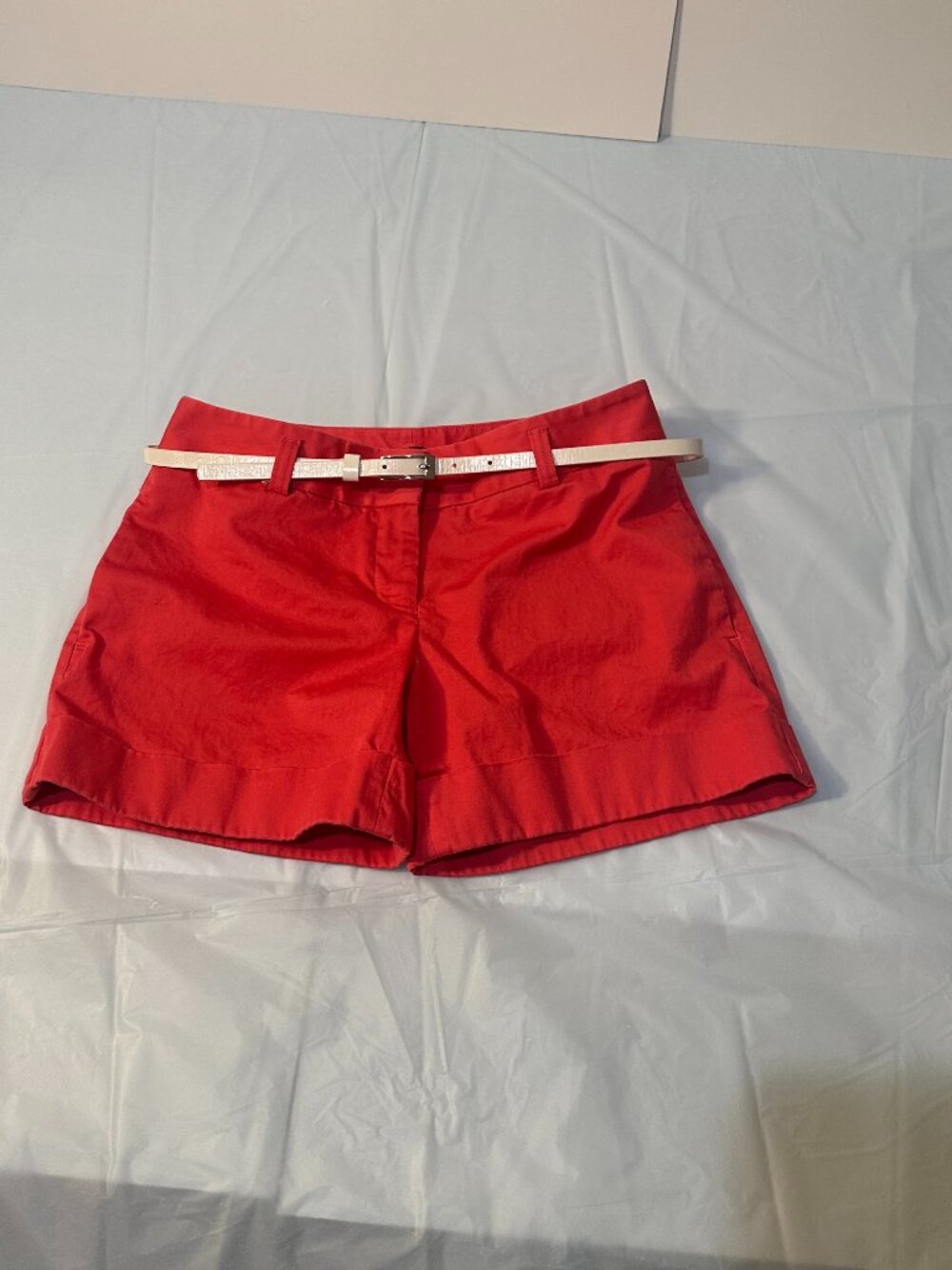 Express Editor Coral Dress Shorts with White Slim Belt Size 00